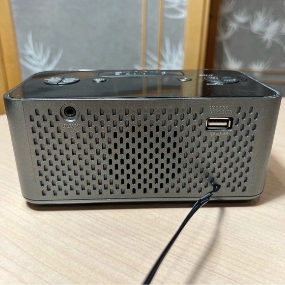 Emerson SmartSet Alarm Clock Radio with Bluetooth Speaker, USB Charging Port - Picture 7 of 16